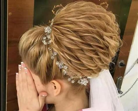 Сватбени Прически 38 Идеи – Бални Рокли