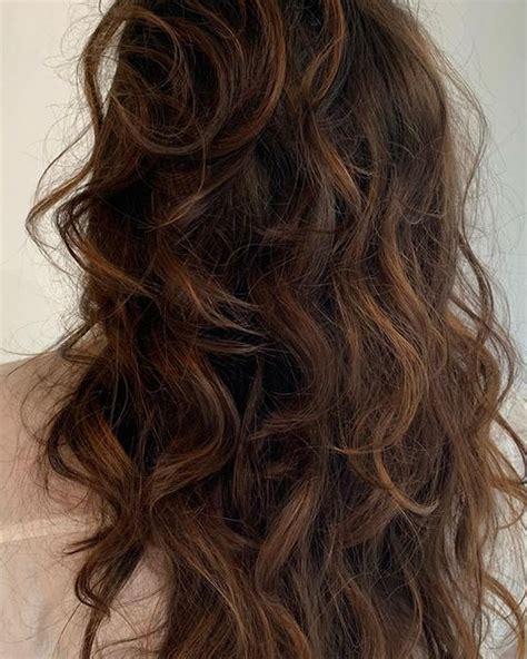 35 Long-Layered Wavy Haircuts for a Feminine Look - Hood MWR