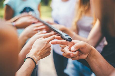 importance  team building exercises   workplace  frisky