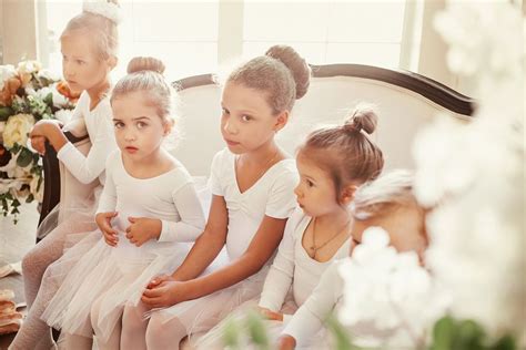Балетные утренники | Ballet girls, Ballet dancers, Flower girl dresses