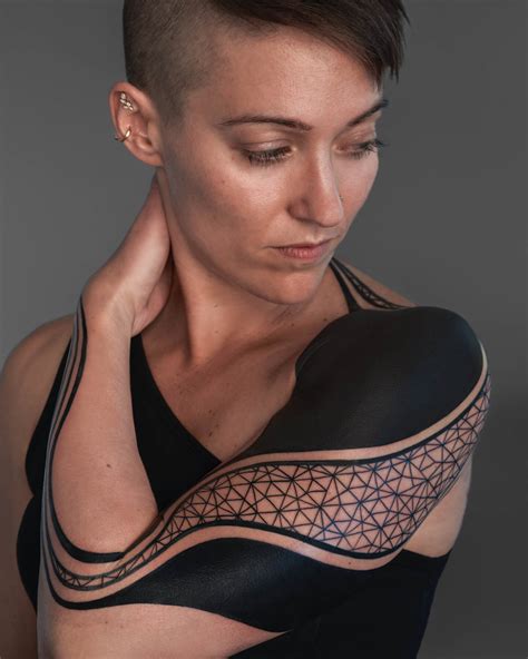 Portfolio - ROXX Blackwork Tattoo