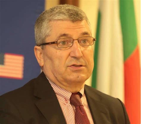 Iliyan Vasilev: Radev, GERB and DPS have sunk into dependence on Lukoil ...