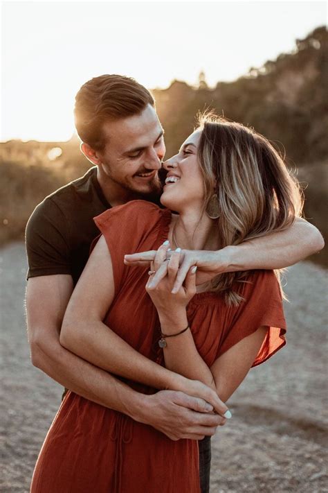 Photographer's Guide to 50 Couple Poses | Couple picture poses, Couple ...