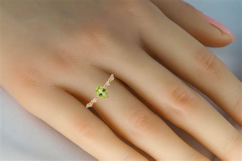 August birthstone peridot 14k gold ring For Sale at 1stDibs