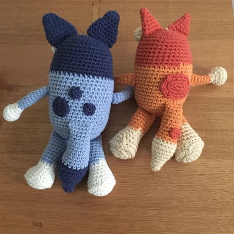 Bluey and Bingo Crochet Pattern - Polska - vitrinedossonhos.com.br