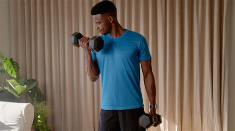 A pair of dumbbells, four weeks and this workout plan for total-body ...