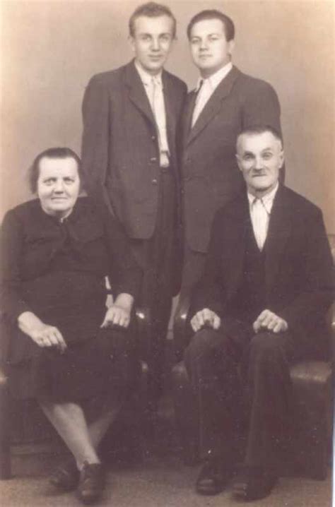 Anna Šestáková Slezáková 1901, Antonín 1935, Josef 1931 a František ...