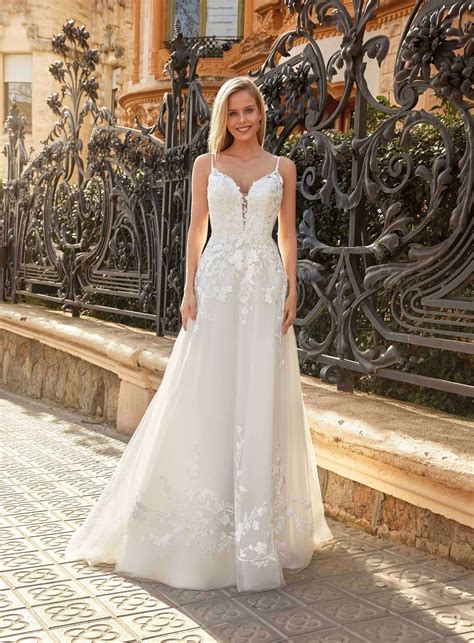 Wedding Dresses in Roswell, GA | White Swan Bridal