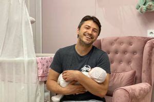 Сергій Притула показав, як син і дві дочки зустрічають його з роботи