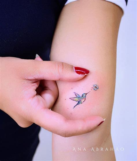 Tatuajes de colibrí para mujer: pequeños, femeninos y muy cool | Glamour
