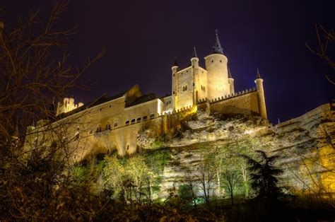 Premium Photo | Segovia alcazar castle at night. ancient royal palace ...