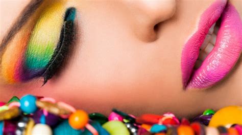 Яркий макияж (37 фото): модный и очень красивый make-up пошагово ...