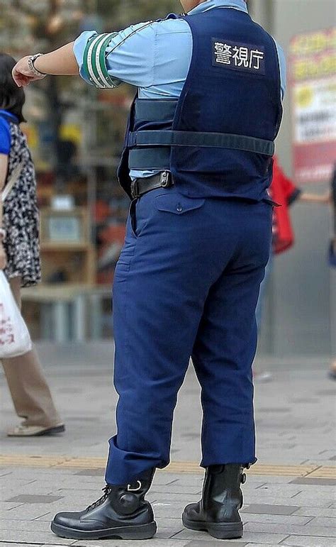良いガタイの警察官｡ ドッシリしたお尻を触りたいな｡ | 男性警察官, ぽっちゃり男性, 男性