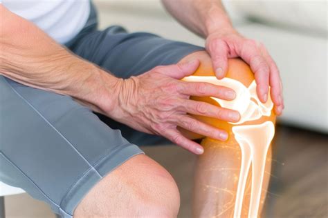 Stop Ignoring Knee Pain: What It Means, Who’s at Risk & Modern