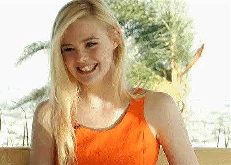Blonde GIFs - Obtenez le meilleur gif sur GIFER