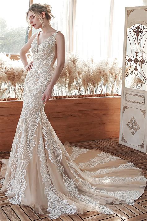 Modern Patterned Lace V-neck Mermaid Nude Wedding Dress - VQ