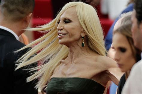 Донателла Версаче в молодости до операций: фото до и после