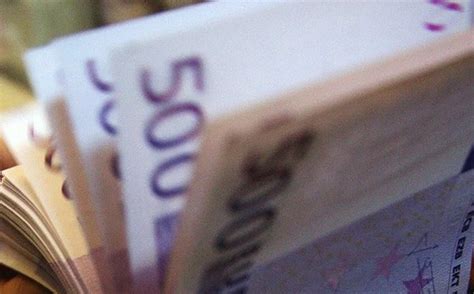 Lý do khiến tờ 500 euro bị ngừng phát hành