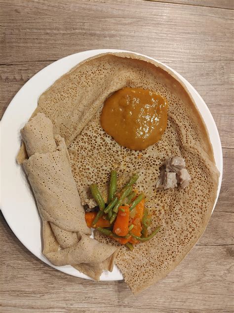 [Homemade] Ethiopian Dinner - Injera, Shiro, Je beg tibs, vegetables ...