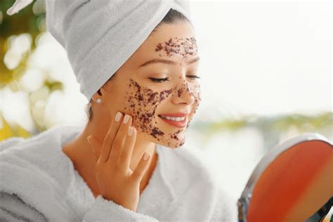 Dead Skin Cleanser Guide + 11 Best Products in 2023 - Zohna