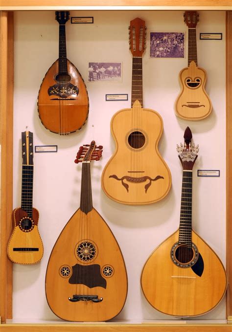 Click on: TYPES OF INSTRUMENTS: STRINGS (1)