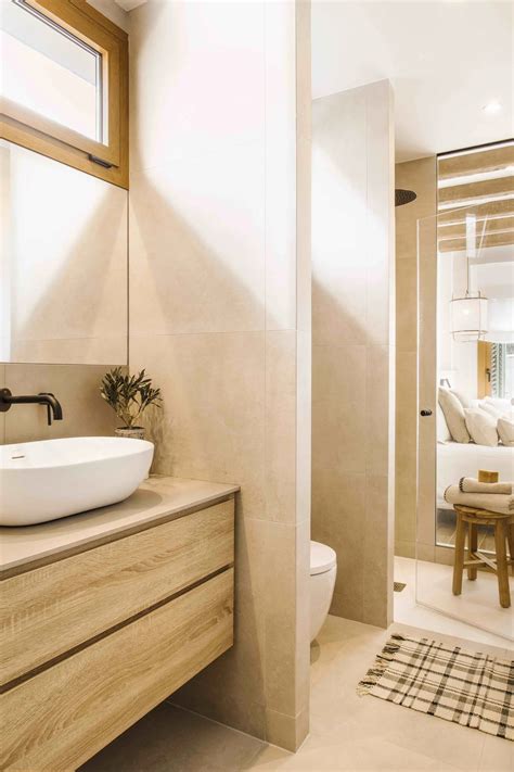 55 baños pequeños y modernos que lo tienen todo: son cómodos