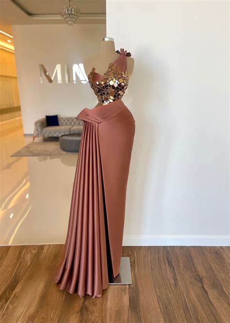 Orinda - L / Brown | Classy gowns, Evening dresses elegant, Glamour dress