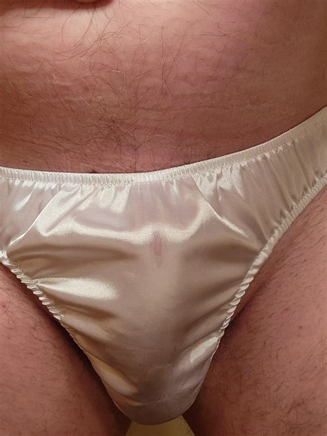 It's early and I'm already leaking. | Scrolller