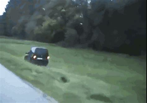 Car Skidding GIFs - Find & Share on GIPHY