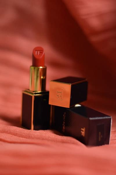 Помада для губ TOM FORD Lip Color Rouge A Levres 3г 16 NUBILE - купить ...