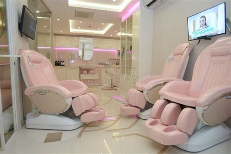 contemporary beauty haven sleek interior   manicure  pedicure