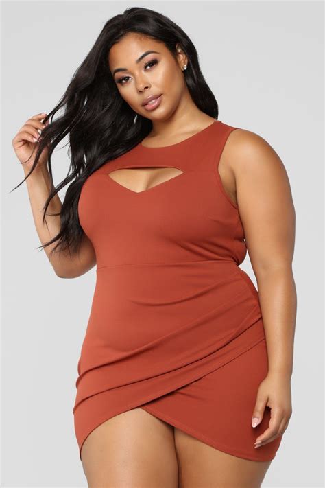 plus-size | Kurvige outfits, Kurvige models, Mode für frauen