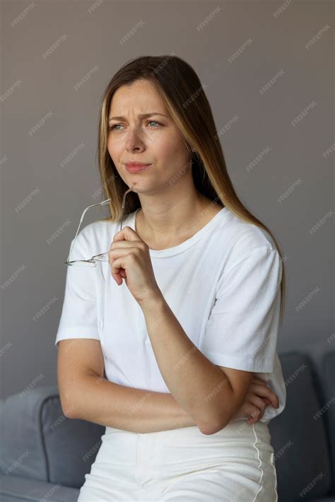 Free Photo | Frustrated woman with glasses side view