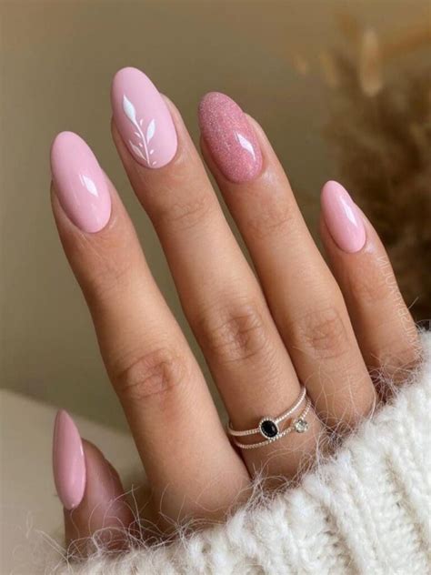 18 Stunning Pink Glitter Nails to Glam Up Your Fingertips | Everygirl ...