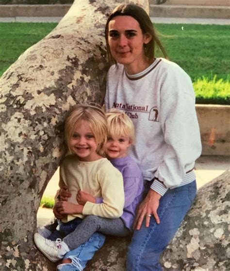 The Story Behind Dakota And Elle Fanning's Parents: The Foundation Of