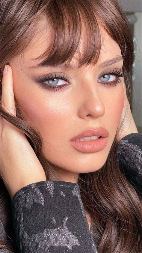 Makeup в 2024 г | Прически подружки невесты, Макияж для круглых глаз ...
