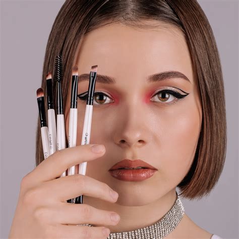 Кисть макияжная двухсторонняя для подводки и теней | IRISK PROFESSIONAL