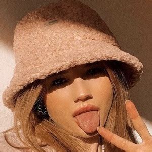 Elizabeth Vasilenko - Age, Family, Bio | Famous Birthdays