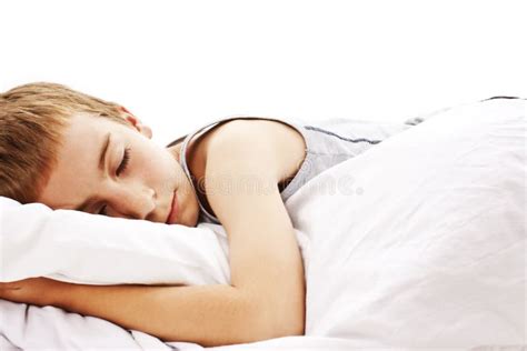 Мальчики спят в трусах - 91 фото