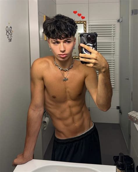 Kris8an | Foto di ragazzi, Capelli ragazzo, Ragazze