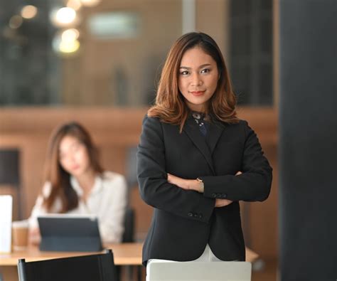 wanita karir rekomendasi mobil  wanita karir hingga ibu rumah