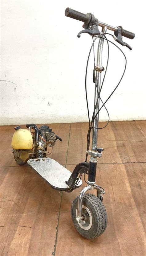 Lot - Zooma Gas Powered Scooter
