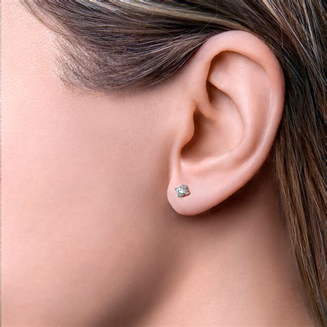 Моносерьга с выращенным бриллиантом 0.137 ct