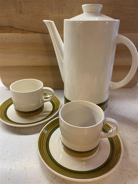 Mid century vintage coffee server, 2 mugs, 2 saucers. Uggfhh I’m a