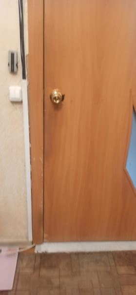 Продам три двери, две 80 см, с коробкой с наличниками, с ручками с ...