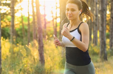 Outdoor Runs: Urban vs. Trails - UrbanMatter