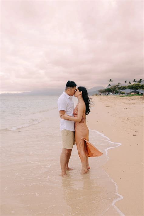 Romantic Hawaii Engagement Photos — Desiree Leilani Photography