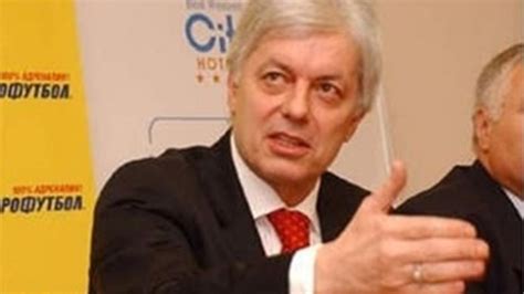 Пребиха бившия шеф на БФС Валентин Михов през нощта. В "Пирогов" е ...
