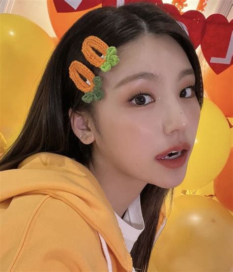 Pin by naxienn on Yeji | Itzy, Yellow aesthetic, Little dragon