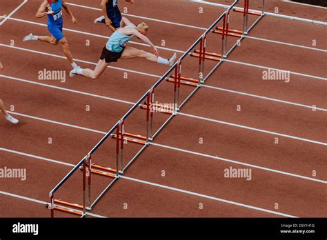 110 meter hurdles hi-res stock photography and images - Alamy